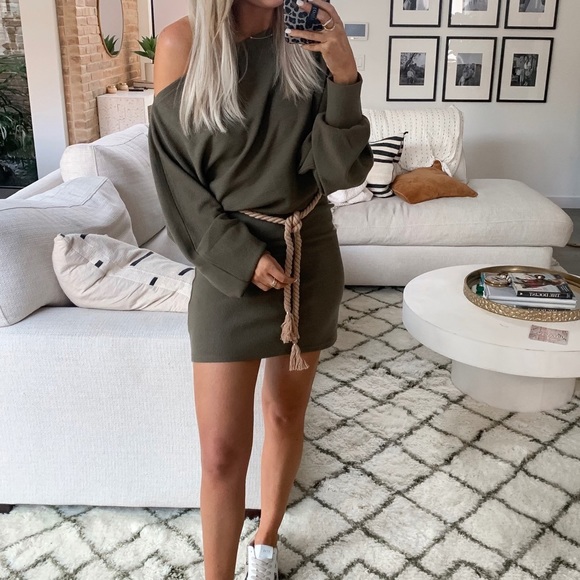 Forever 21 Dresses & Skirts - Off the shoulder hunter green mini